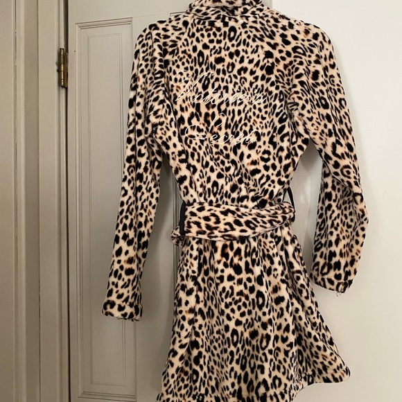 Victoria's Secret Leopard Print Robe - Picture 2 of 4